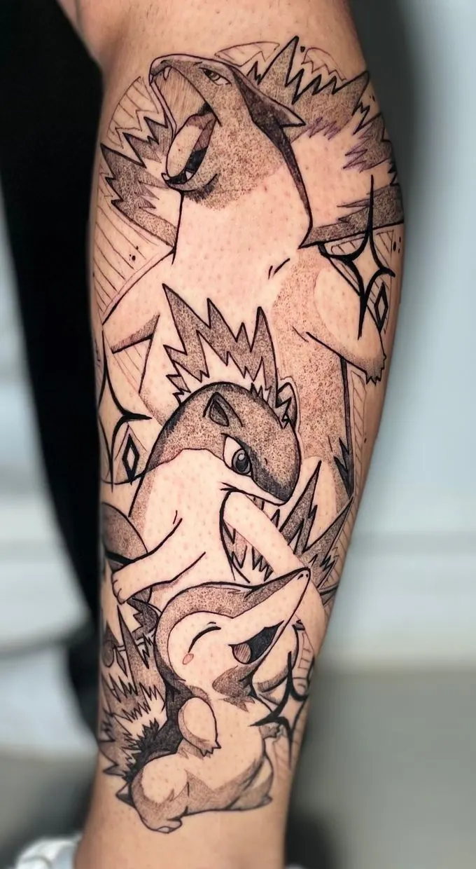 Tatuagem da evolução do Cyndaquil vista de frente, na panturrilha