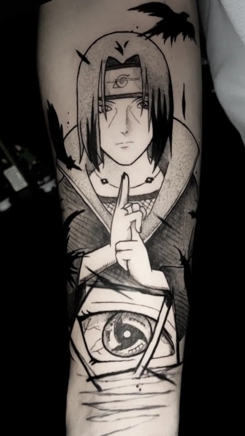 Tatuagem do Itachi (Naruto) com o Sharingan abaixo, fechamento do antebraço em blackwork, uma sessão