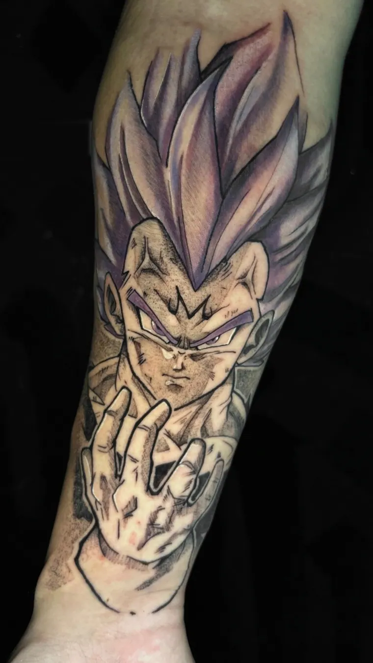 Tatuagem do Majin Vegeta (Dragon Ball) com cabelo em cor, fechamento do interno do antebraço, uma sessão